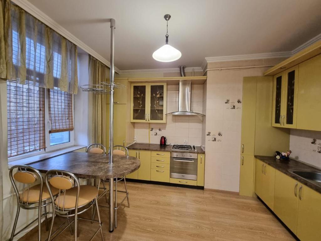 White New Apartments Ultracentral 2-Rooms In The Heart Chisinau Exterior photo